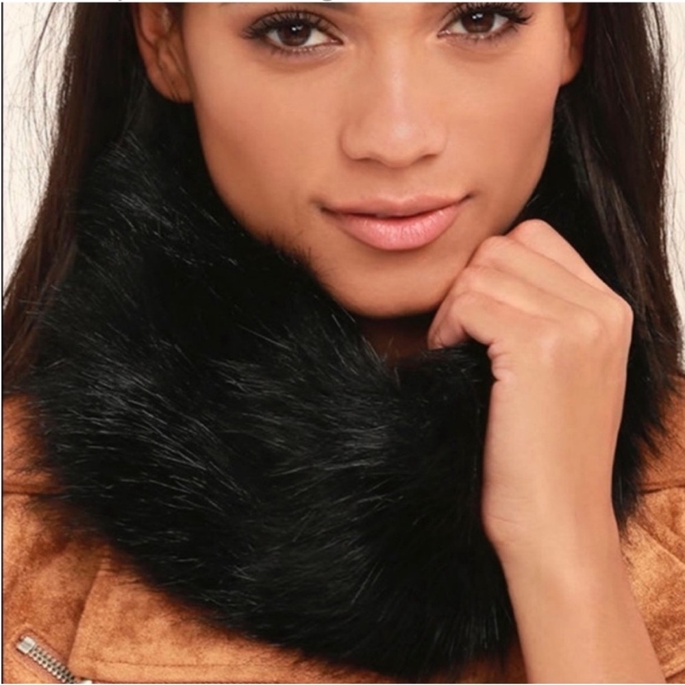 Bellevo Black Faux Fur Infinity Scarf NWT